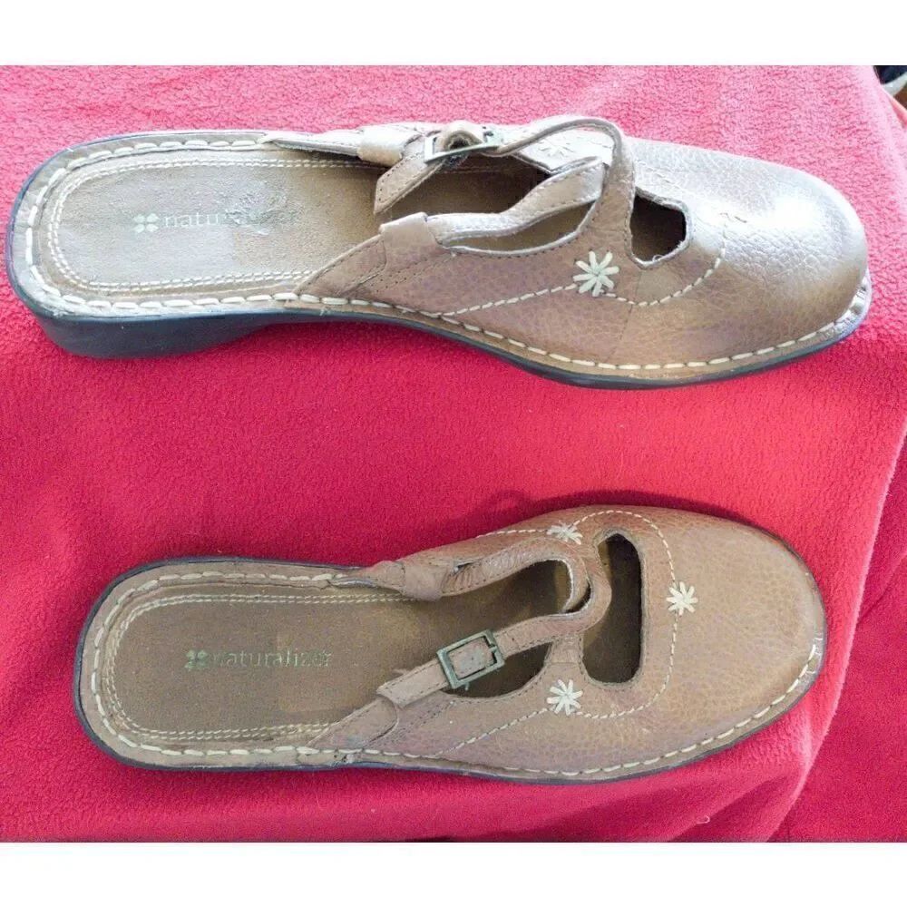 Naturalizer New Sundial 8 1/2 W Slip Ons with Floral Stitching